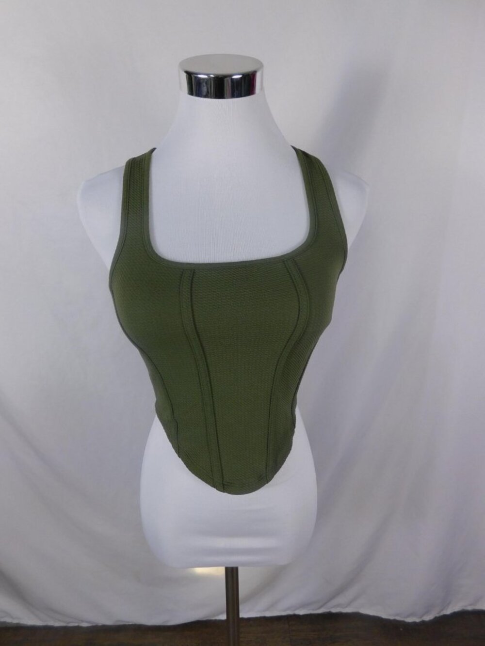 Olive Green Ribbed Cropped Tank Top XS Stretchy & Fitted Design - Picture 7 of 9